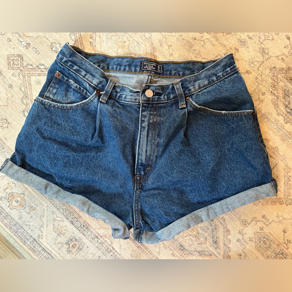 Ambercrombie & Fitch - Annie High Rise Shorts - size 28